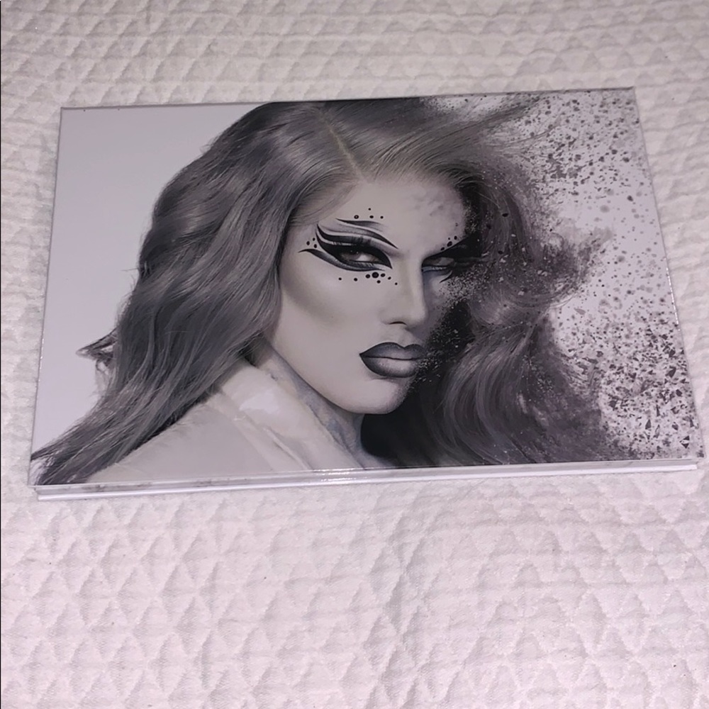 Jeffree Star Cremated Eyeshadow Palette